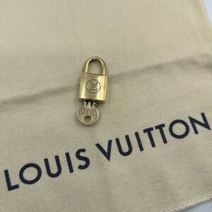 Louis Vuitton #201 Rare Lock & Key Vintage